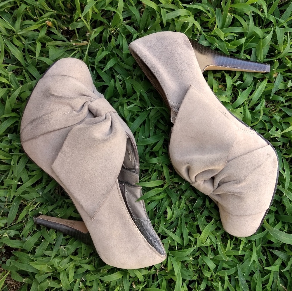 🎀 4/$28 Madden Girl Gambill Bow Heels (6.5)🎀